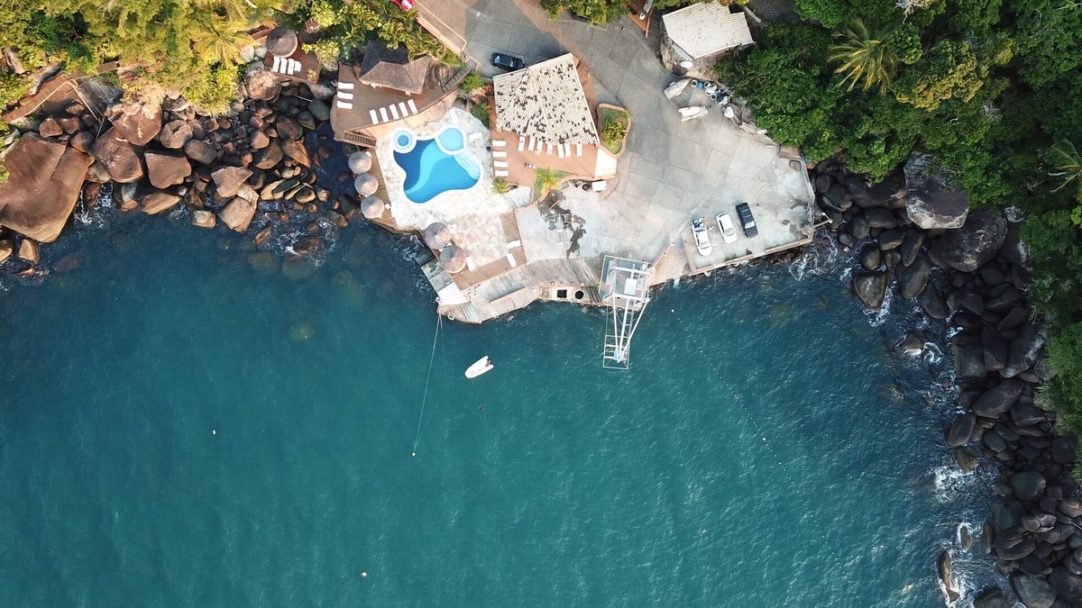Sao Pedro House | Charming house in gated community with ocean view