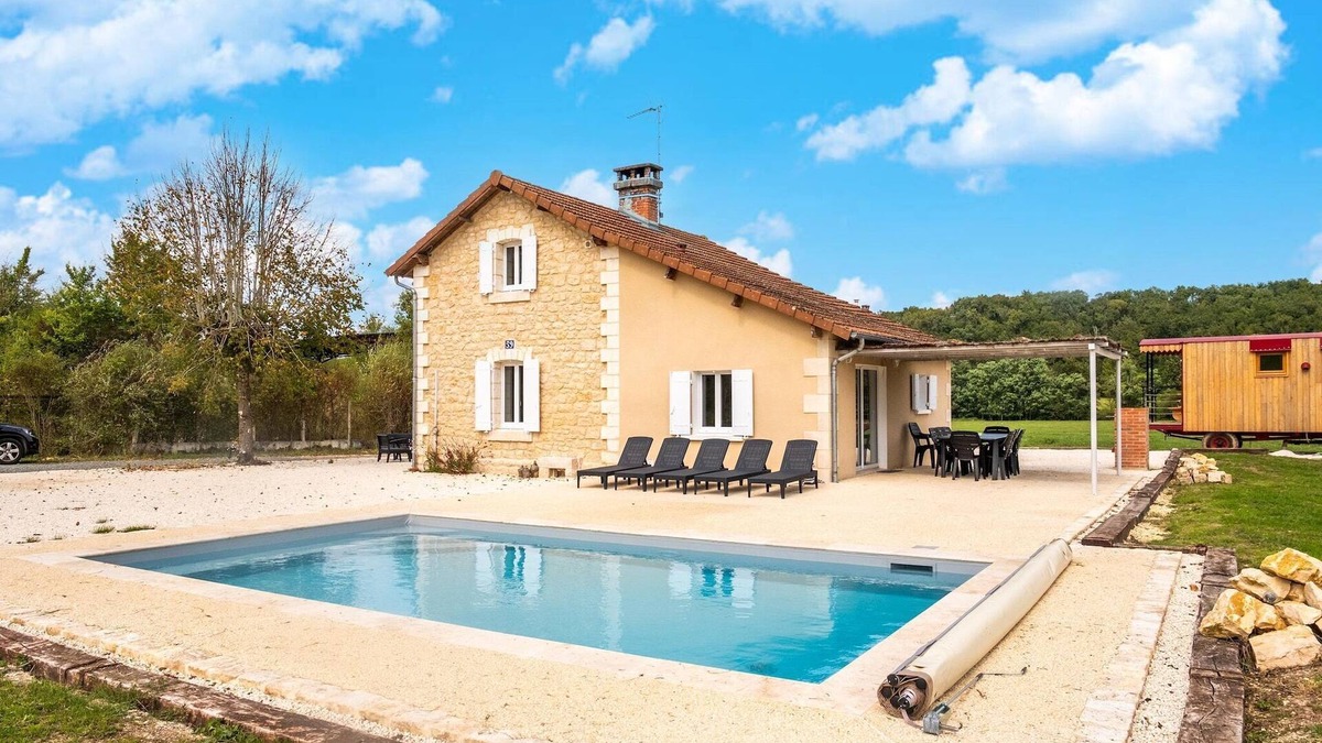 Hautefort House | Charming House in Hautefort with Pool & Nature