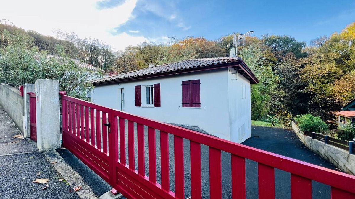 Hasparren House | Charming House in Hasparren Center, 2 Bedrooms, Enclosed Garden, Pet-Friendly, Parking Included