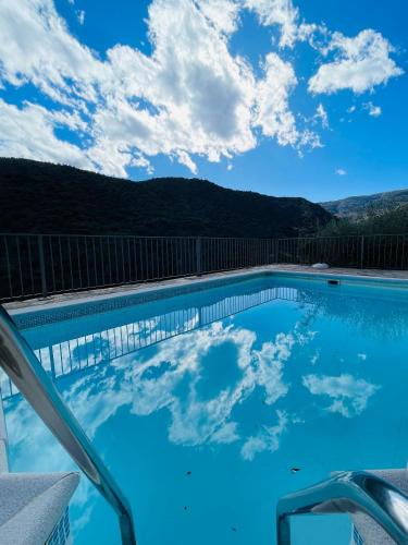 Laroya House | Charming House in Laroya + Jacuzzi
