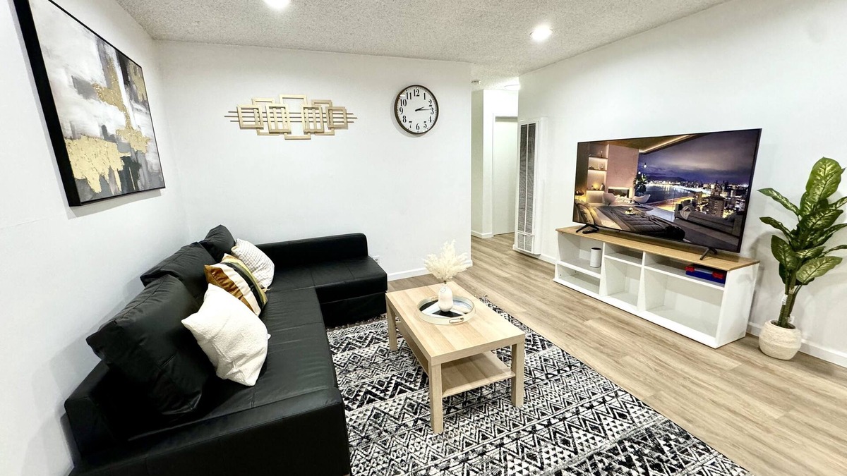 Fullerton House | Charming House in Old Town Fullerton near Disney & Knott’s!