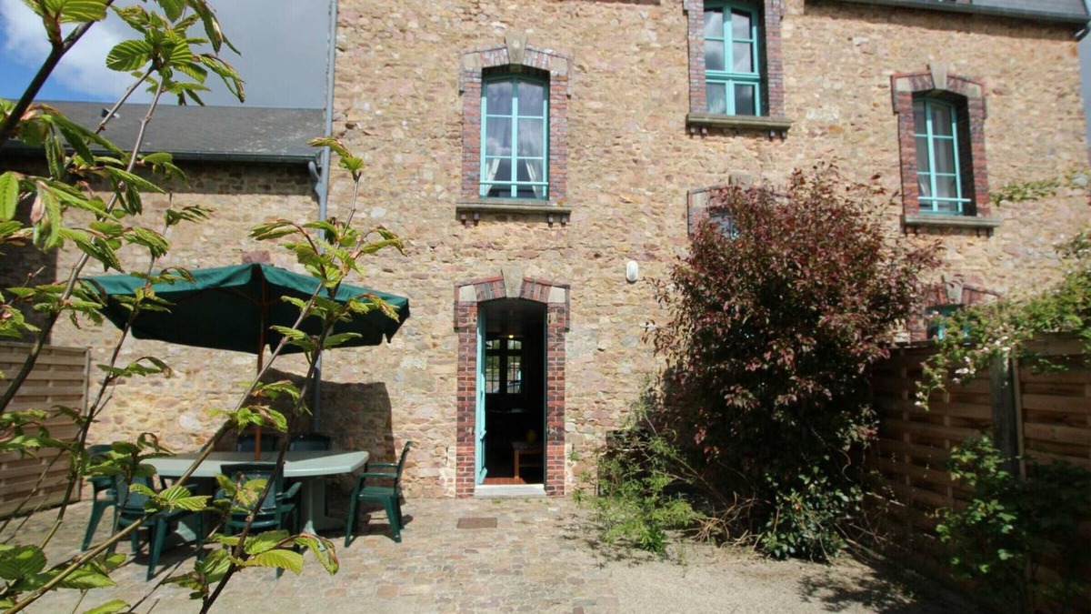 Periers Cottage | Charming House in Périers - 5 Guests, 3 Bedrooms, Pet-Friendly, Near Sports Facilities