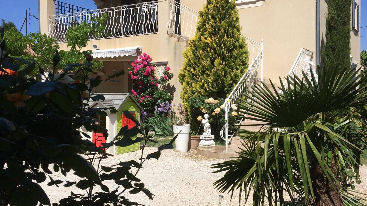 Sarrians House | charming house in Provence