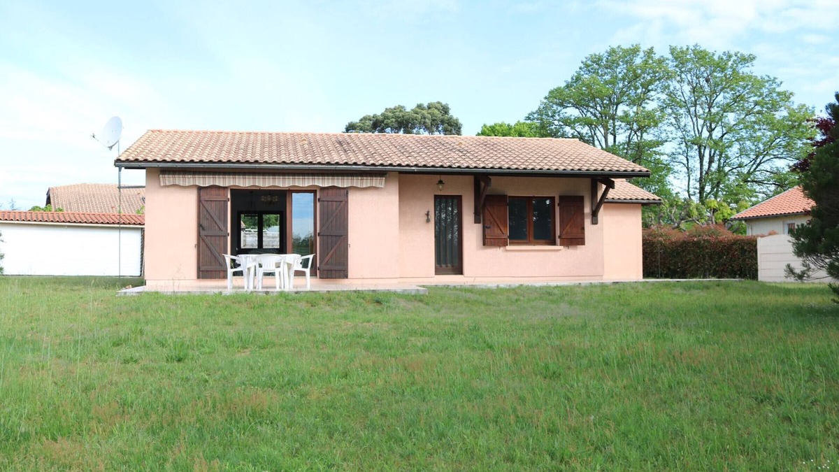 Sanguinet House | Charming House in Quiet Area Near Lake, Amenities Included