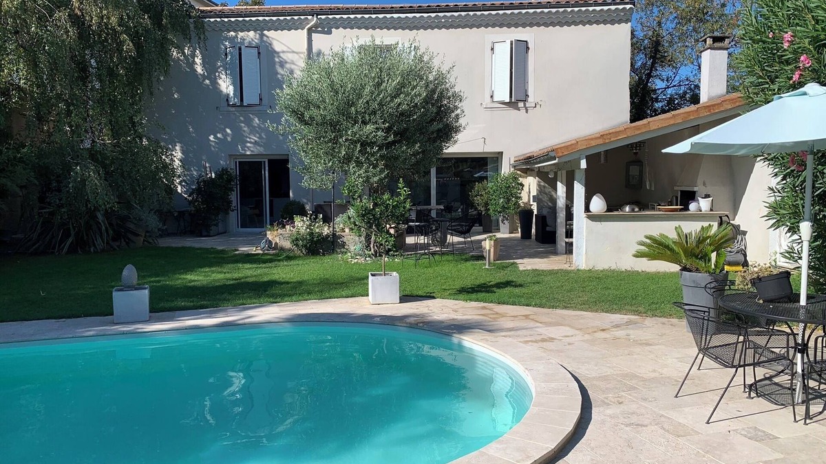 Chateauvert House | Charming house in the Chateauvert district in the center of town + swimming pool