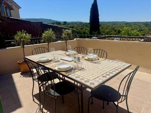 Venasque Apartment | Charming house in the village center of Venasque