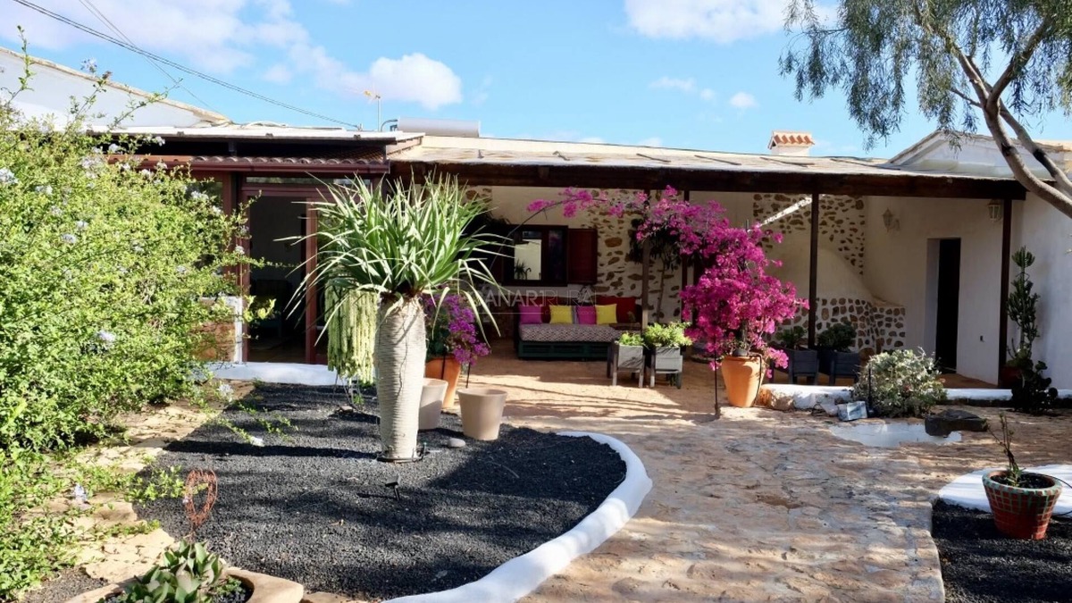 Triquivijate Apartment | Charming House in Triquivijate with Private Pool, Mini Golf and BBQ