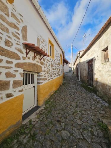 Vila Nova de Foz Coa House | Charming House in Vila Nova de Foz Côa with Private Entrance