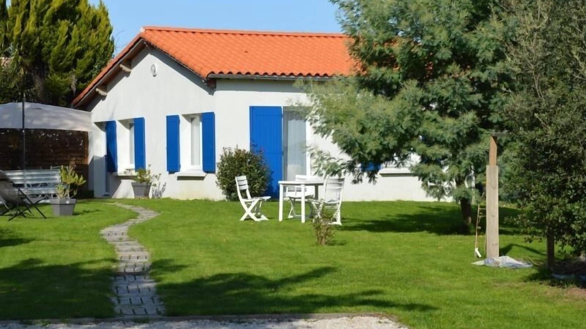Vertou Cottage | Charming House near Nantes with Private Garden, Terrace, and Modern Amenities