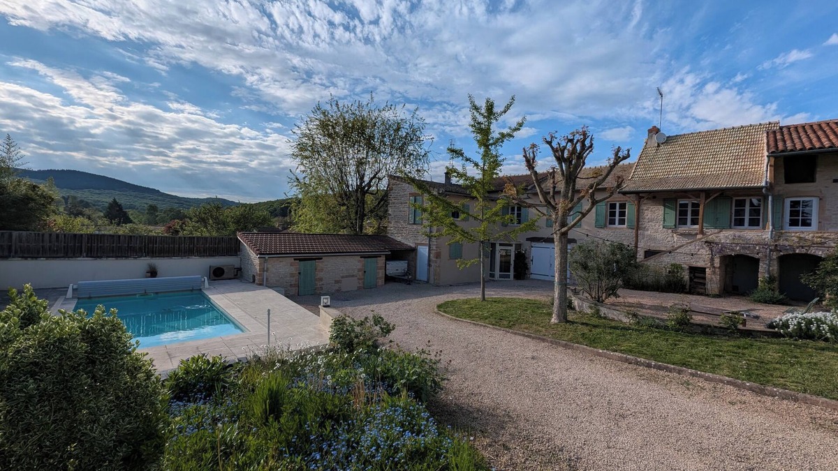 Aze House | Charming house - Swimming pool - 7 beds - 11 travellers - Pets OK - Cluny