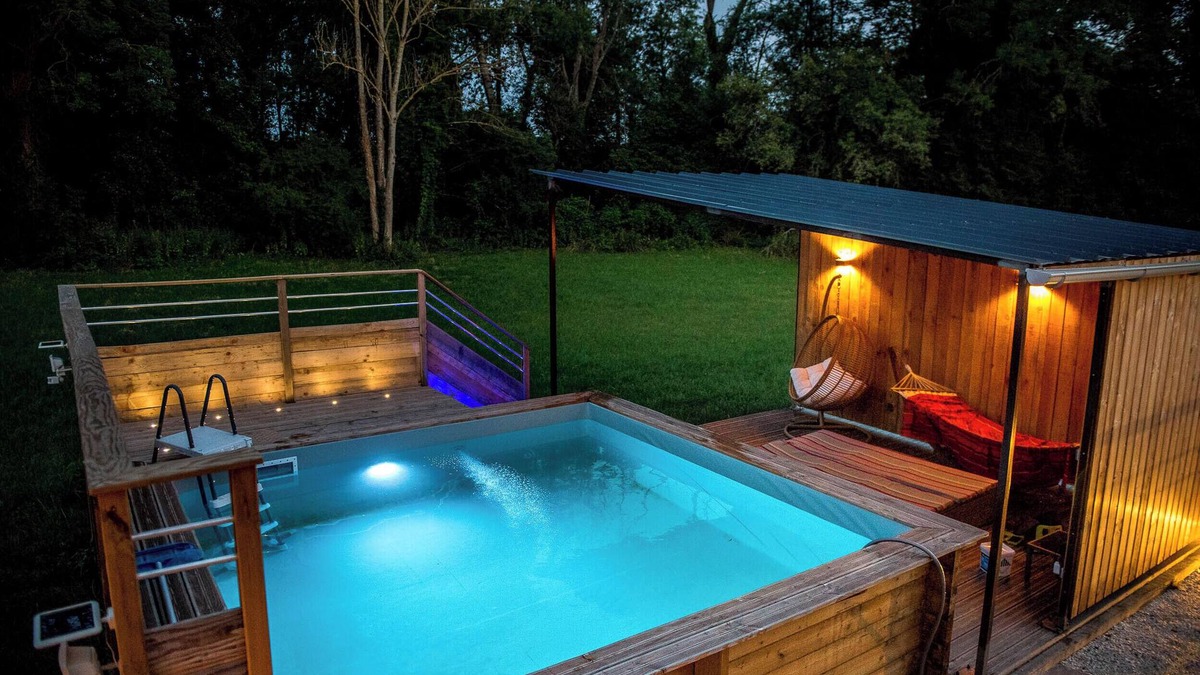 Chigy House | Charming house, terrace, swimming pool, Jacuzzi, trampoline and ping pong table