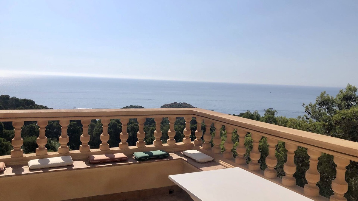 Tamariu Villa | Charming house that lives with the sea
