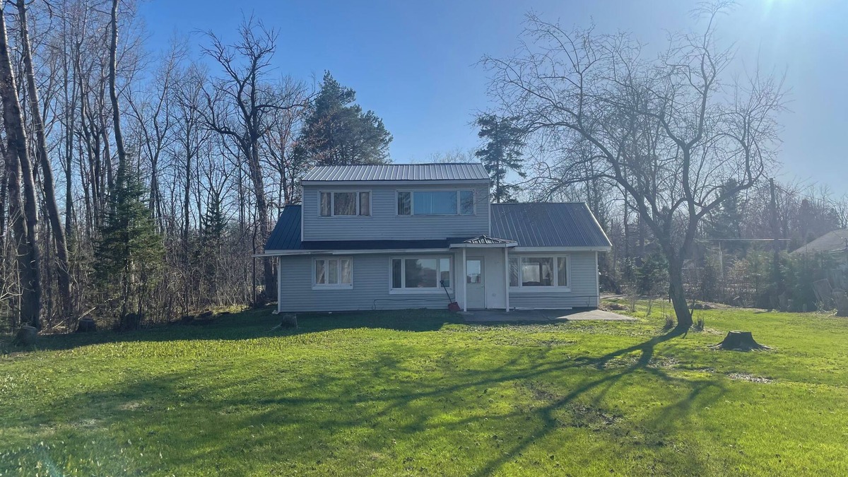 Sault Ste. Marie House | Charming house on the St. Mary's river in Sault Ste. Marie, freighters out front