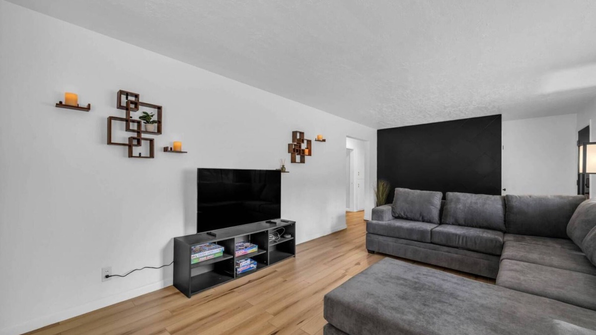 South Ogden House | Charming house w/2 bedrooms with AC, WiFi in quiet Ogden neighborhood.