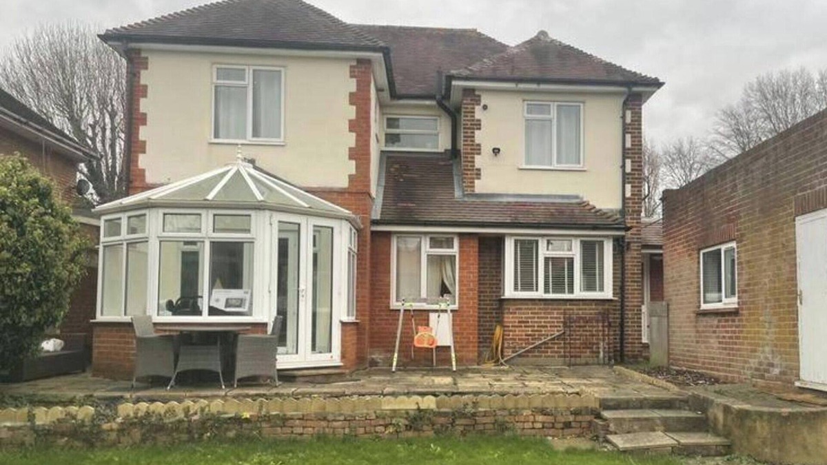 Hillingdon House | Charming House with Garden - Sleeps 6 & Parking