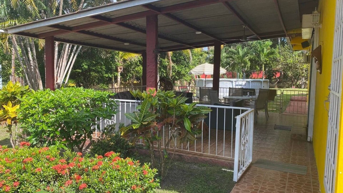 Coloncito Villa | Charming house with pool minutes from the beach!