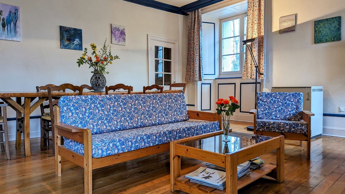 Yssingeaux Cottage | Charming House with Terrace, Enclosed Yard, WiFi, Near Leisure Activities, Sleeps 6
