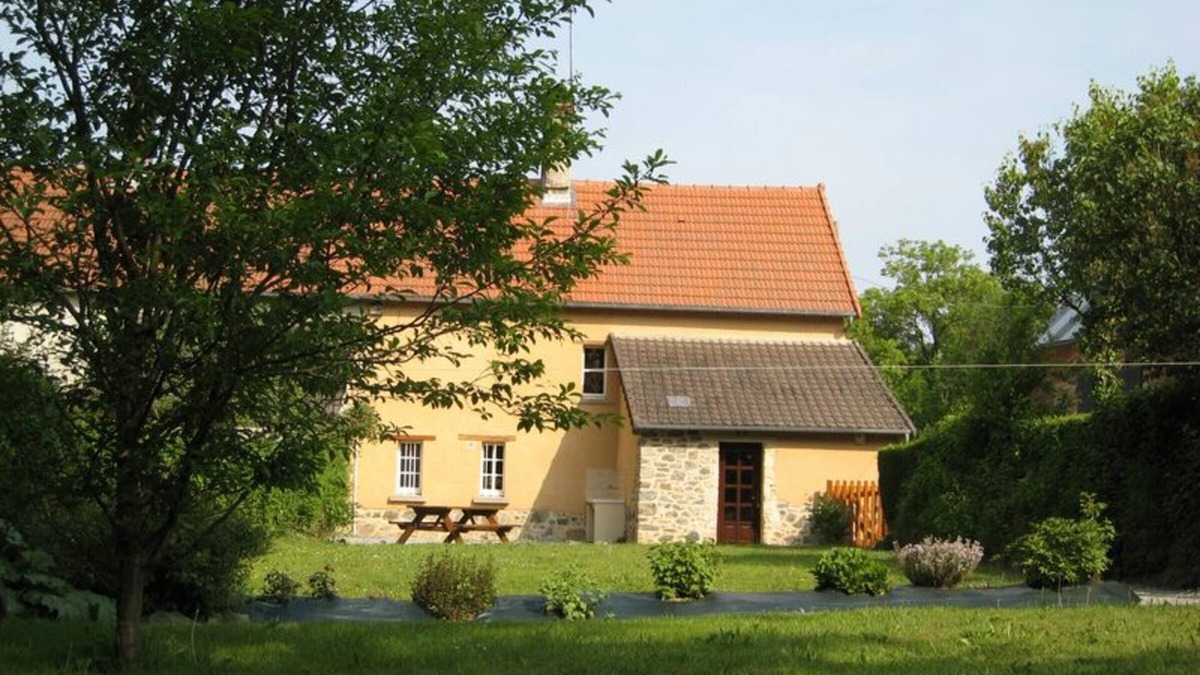 Feugeres Cottage | Charming House with Garden, Fireplace, and Modern Amenities in Peaceful Countryside Setting