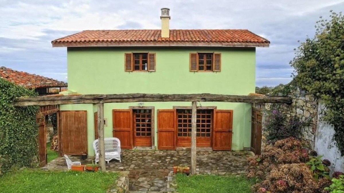 Ballota House | Charming house with garden and close to Ballota beach.