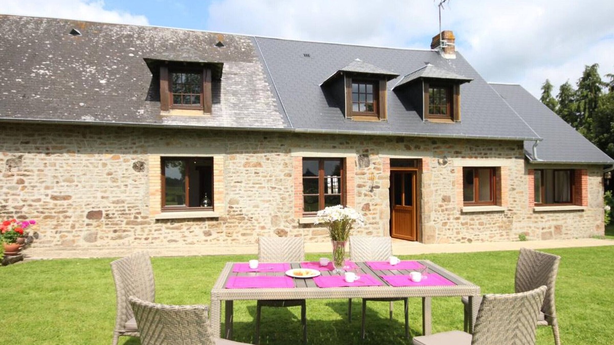 Passais-Villages Cottage | Charming house with garden and WIFI in Normandy