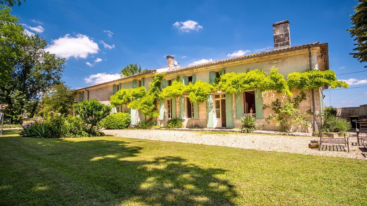 Lussac House | Charming house with large heated swimming pool near Saint-Emilion