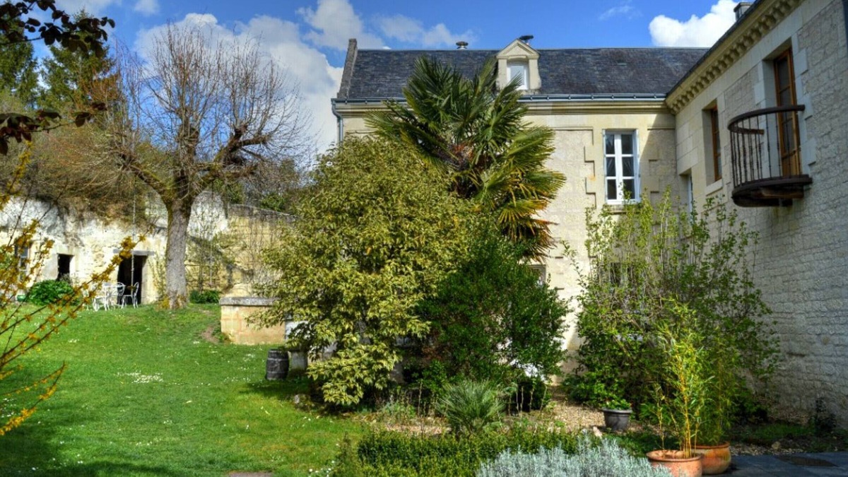 Seuilly Cottage | Charming house with private garden, fireplace and WIFI