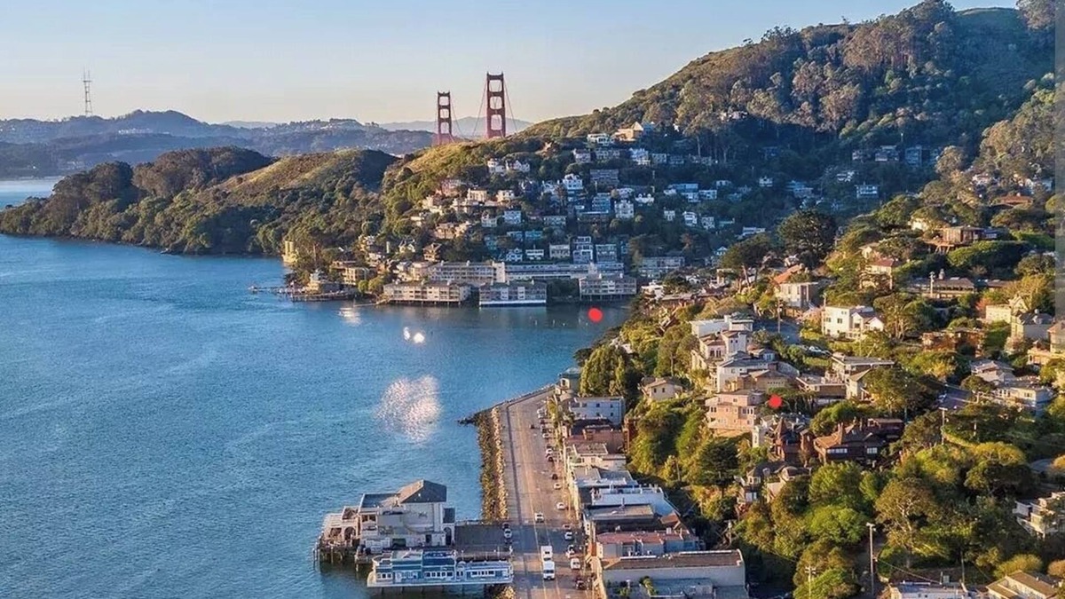 Sausalito Boat Rental | Charming houseboat in marvelous Sausalito with WiFi