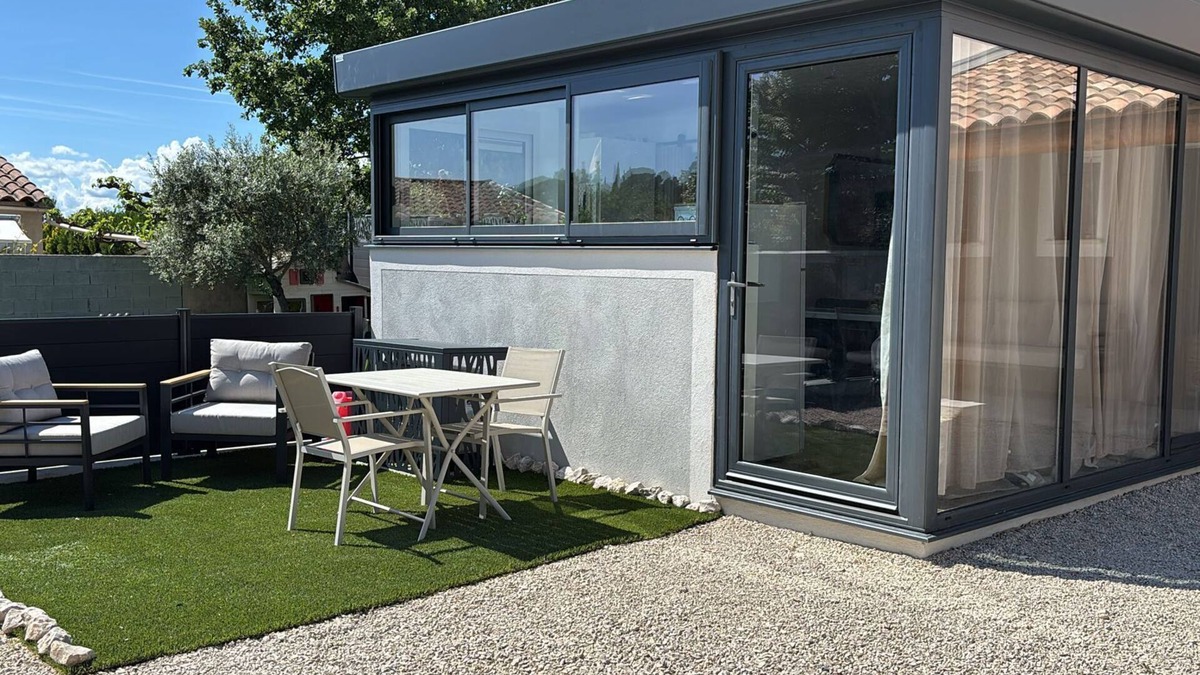 La Motte-dʼAigues Apartment | Charming Independent Studio