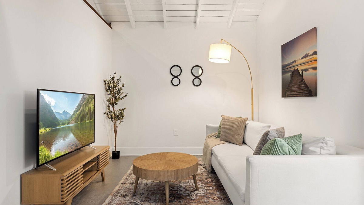 Inglewood House | Charming Inglewood 1-BR Bungalow w/Washer & Dryer