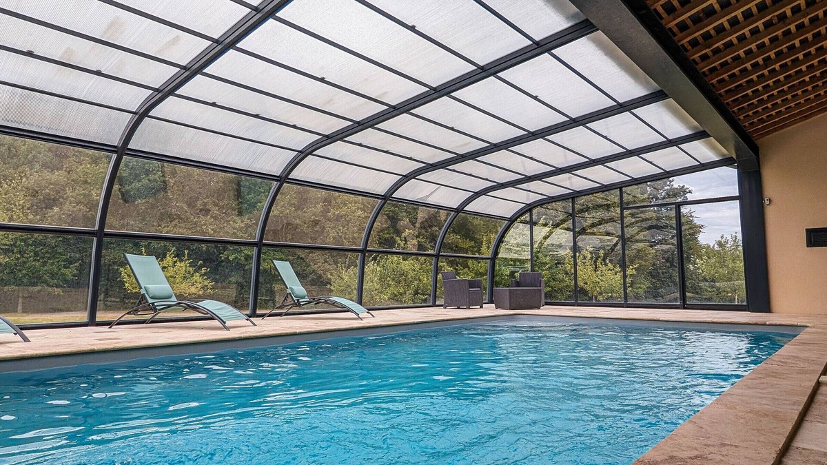 Orsennes Cottage | Charming Isolated Farmhouse with Indoor Heated Pool and Large Private Garden in South Berry
