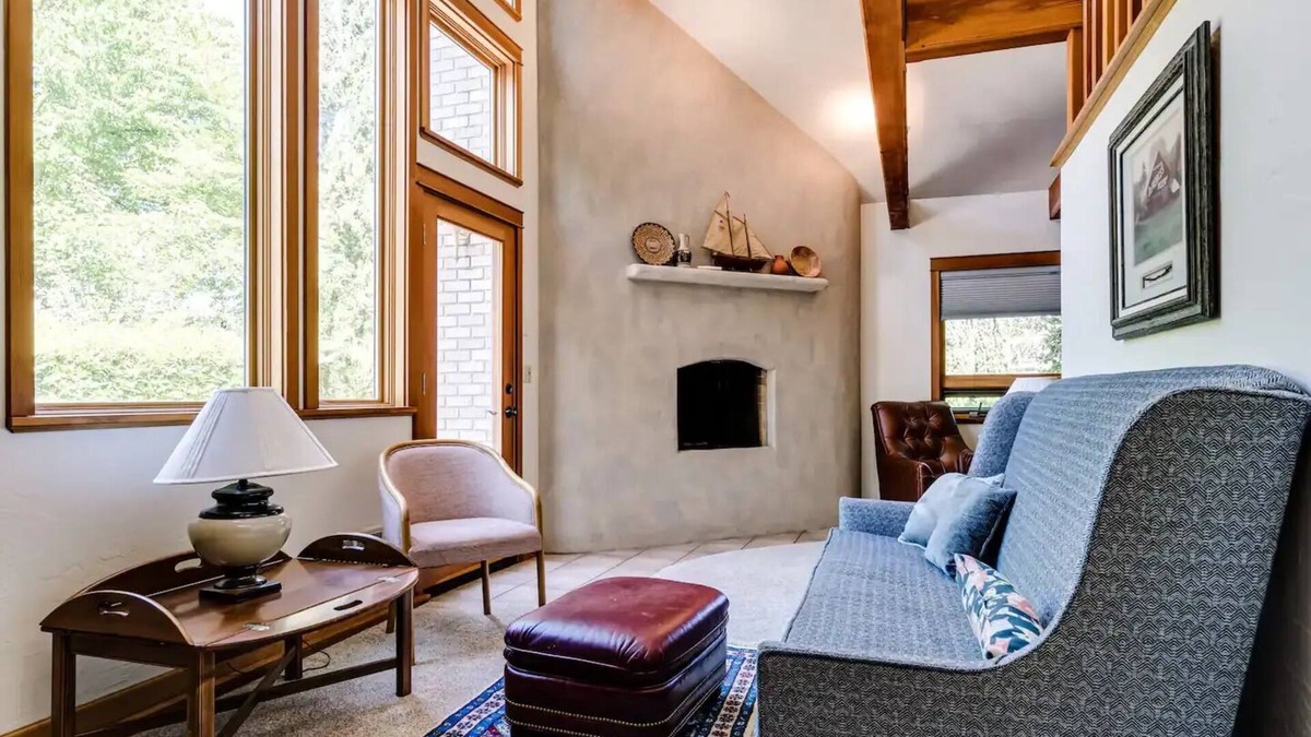 Eugene House | Charming Italian Villa Close to Ducks Games, UO Campus & Local Vineyards