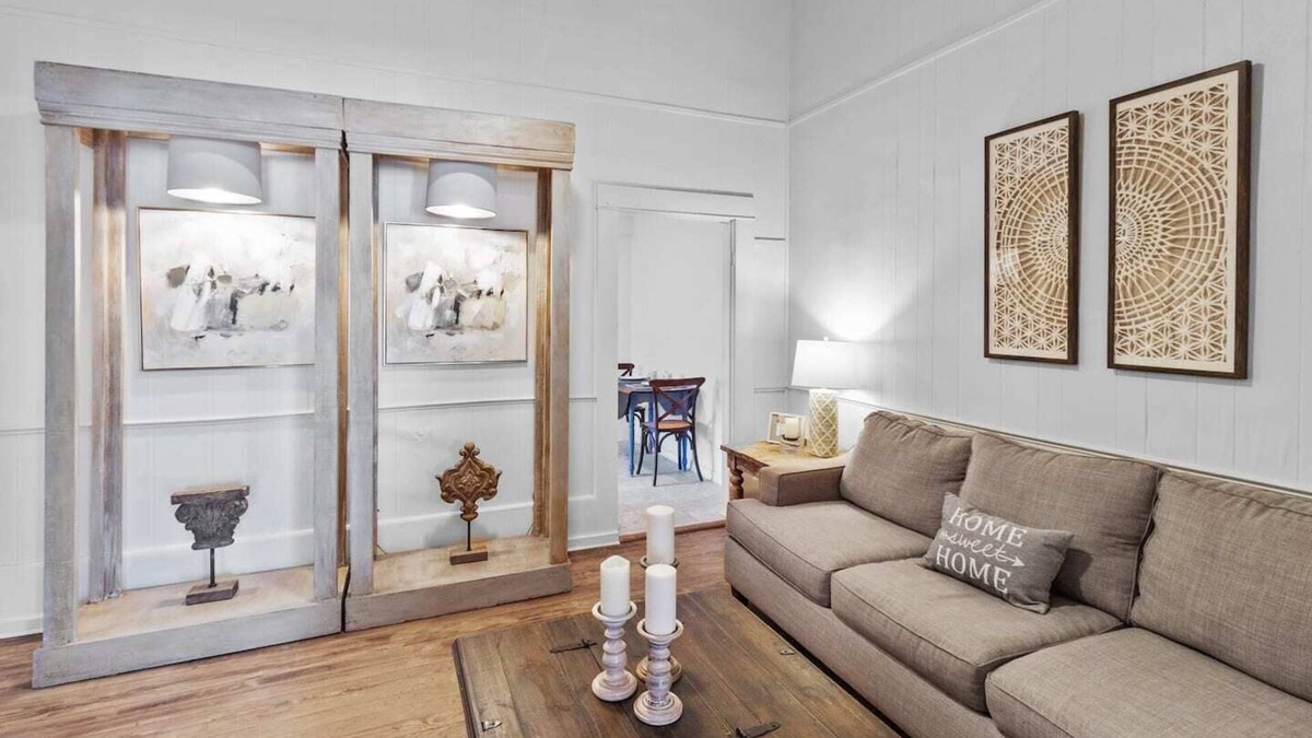 Mooringsport House | Charming Ivy House has cozy living spaces adorned with charming decor and inviting furnishings.