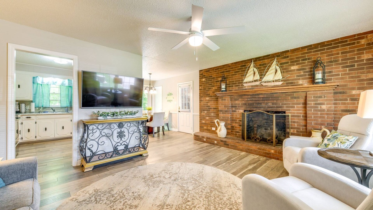 Arlington House | Charming Jonesville Home w/Grill - Near Wineries!