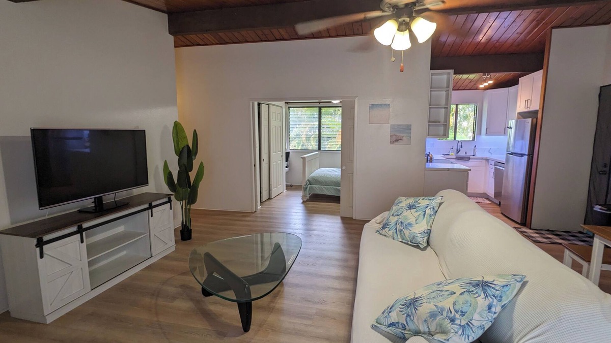 Kailua House | Charming Kailua Hillside 2 bedroom, 1.5 bath w/split AC, ceiling fans, WiFi