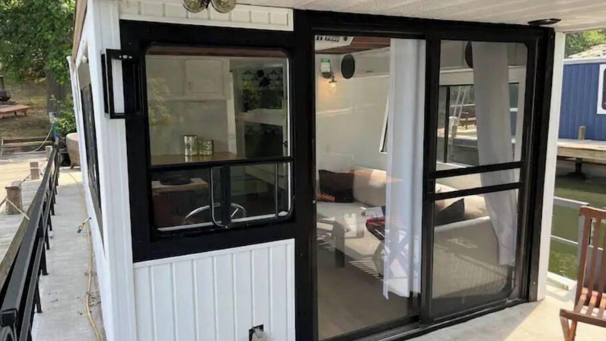 Glenora Boat Rental | Charming Lake Anna Houseboat