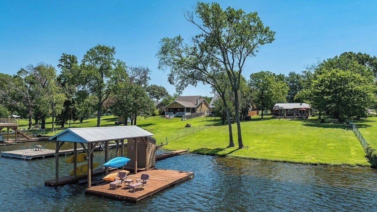 Athens Cottage | Charming Lake Athens Waterfront Cottage: Families, Fisherman, Pets, Canton