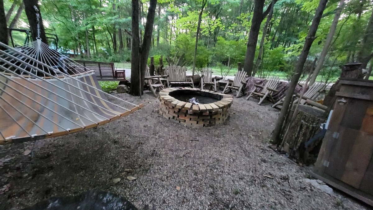 Bellmore Cabin | Charming lake cabin located next to Racoon State Park.