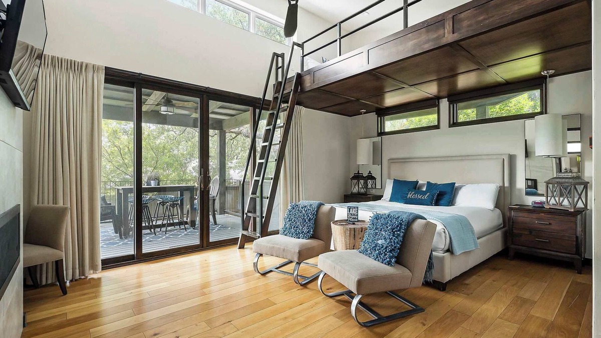 Spicewood Cabin | Charming Lake Getaway with Loft - Pickleball & BBQ