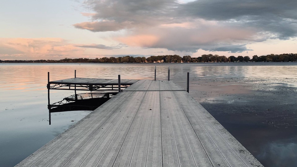 Wind Lake House | Charming Lake House ⭐️ Swim - Fish - Boat - Relax ⭐️