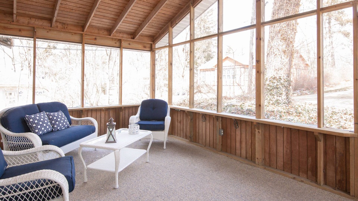 Stevensville House | Charming Lake Michigan Cottage in Stevensville near Grand Mere State Park