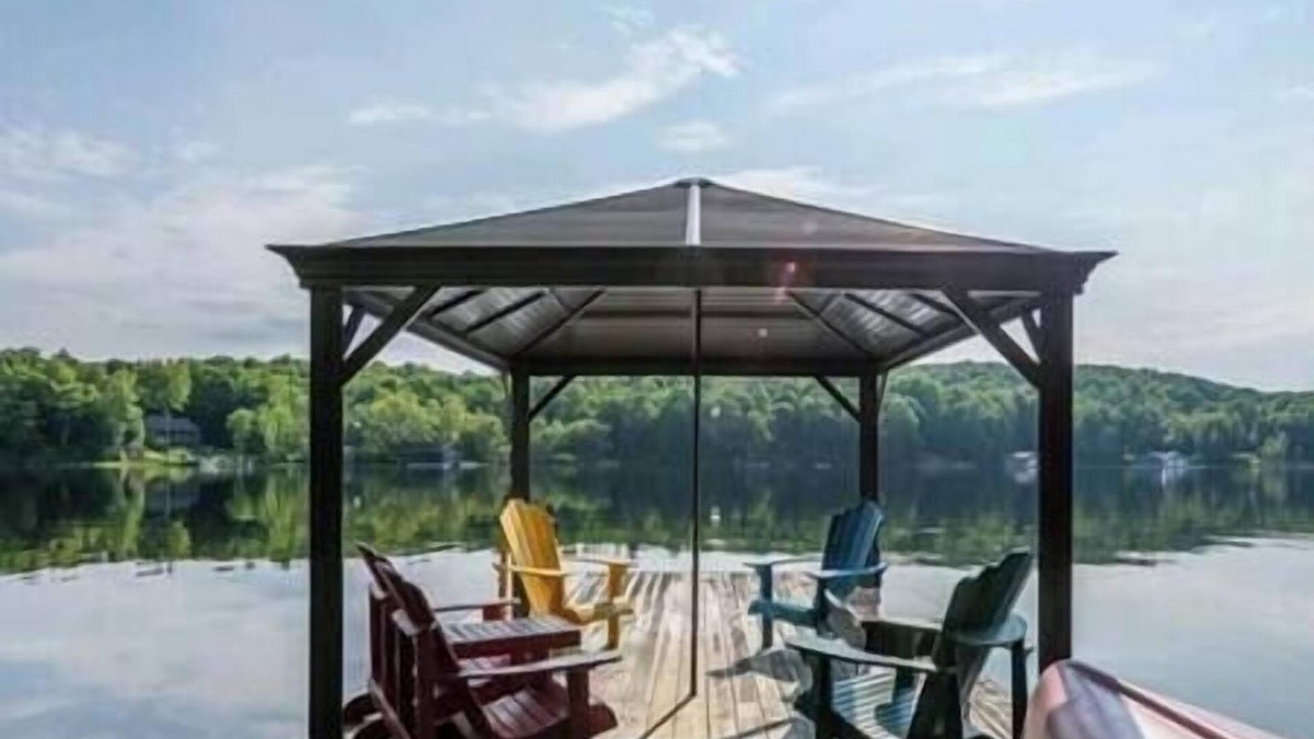Huntsville House | Charming Lake Vernon Waterfront Cottage with Private Sauna
