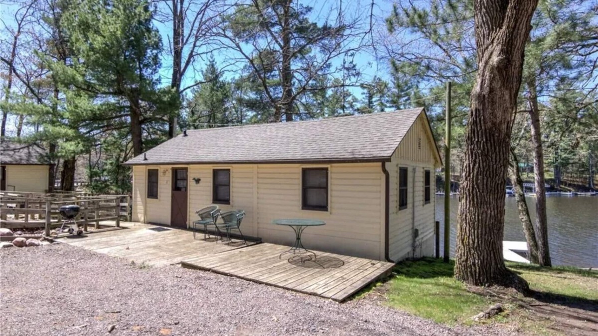 Chetek Cabin | Charming Lakefront Cabin