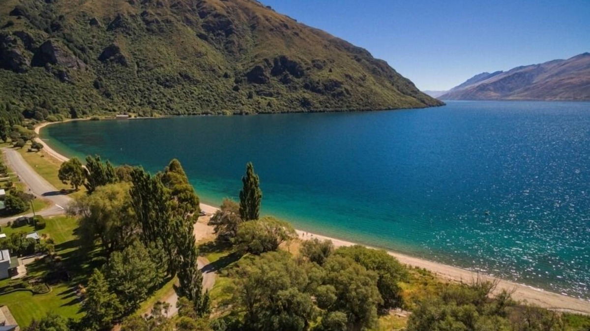Kingston Cottage | Charming Lakefront Cottage Retreat with large sheltered garden and stunning view