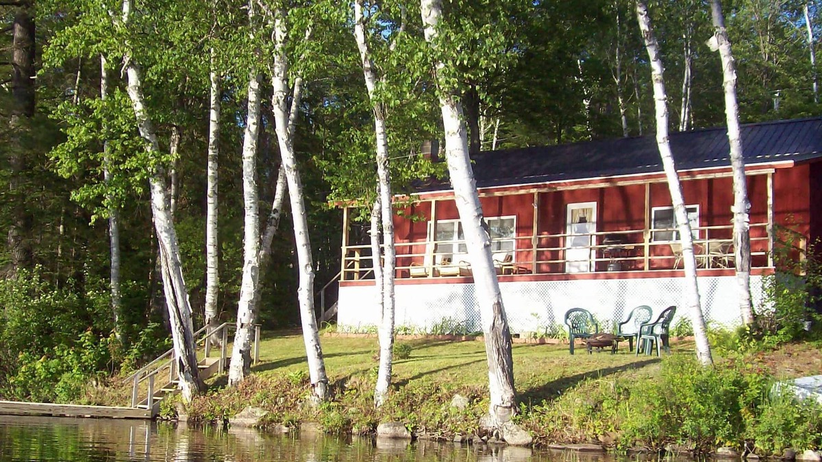 Lunenburg Cottage | Charming Lakefront Cottage