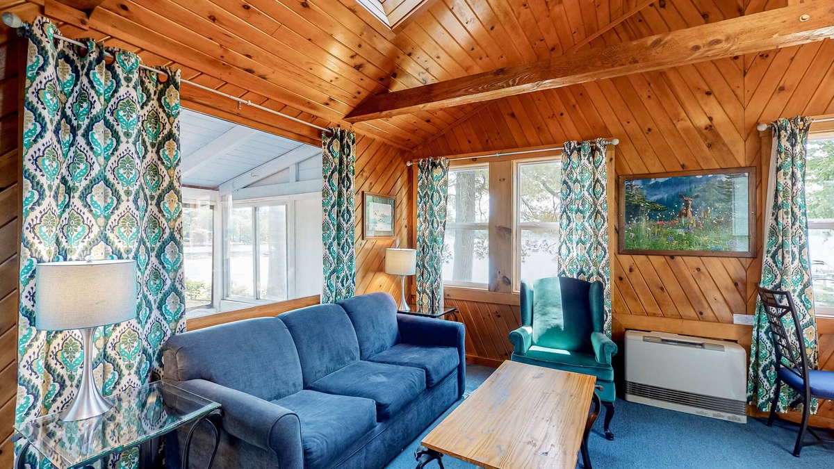 Windham Cottage | Charming Lakefront Cottage with Screened Porch, Firepit, Canoe & WiFi - 1 Dog OK
