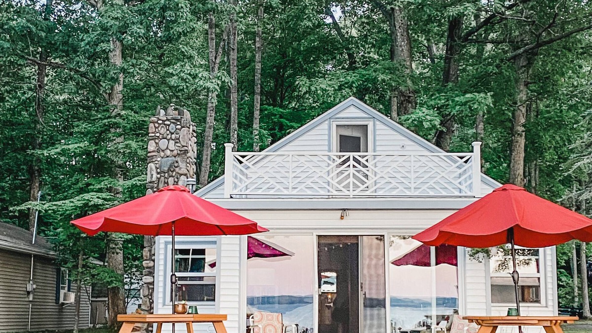 Higgins Lake Cottage | Charming Lakefront Higgins Lake Cottage.