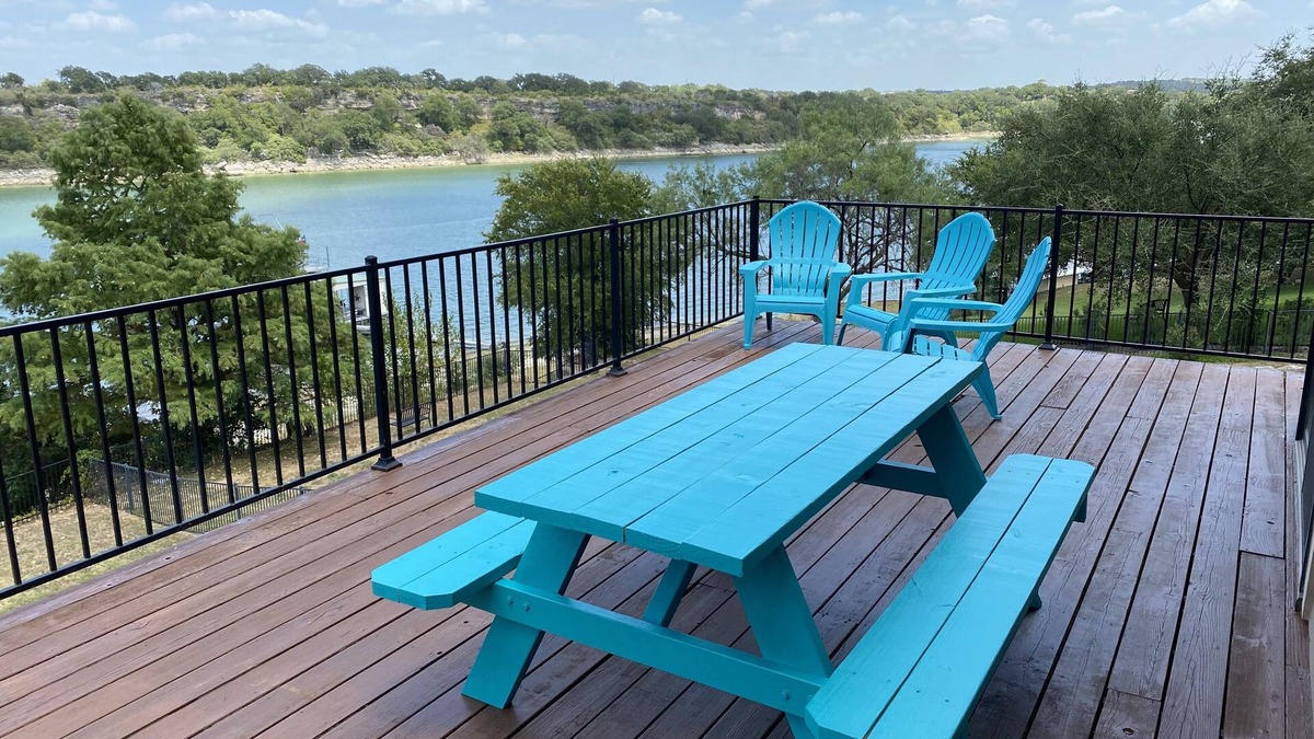 Spicewood House | Charming lakefront home perfect for a weekend getaway