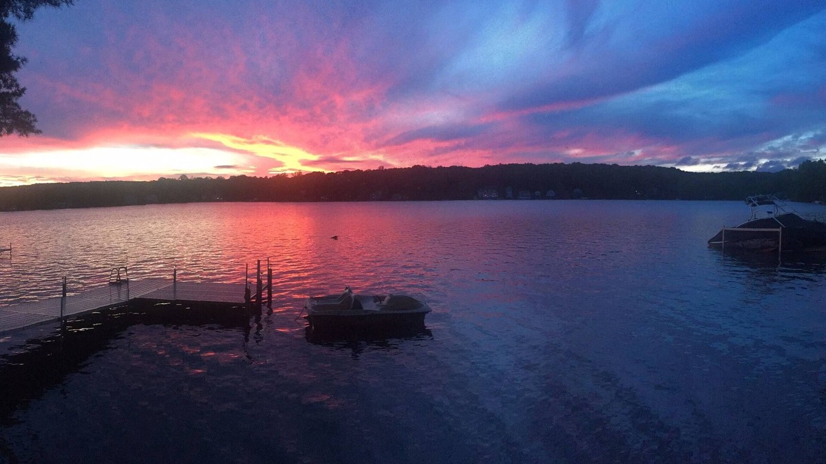 Lake Pocotopaug House | Charming Lakefront Home with Sunset Views