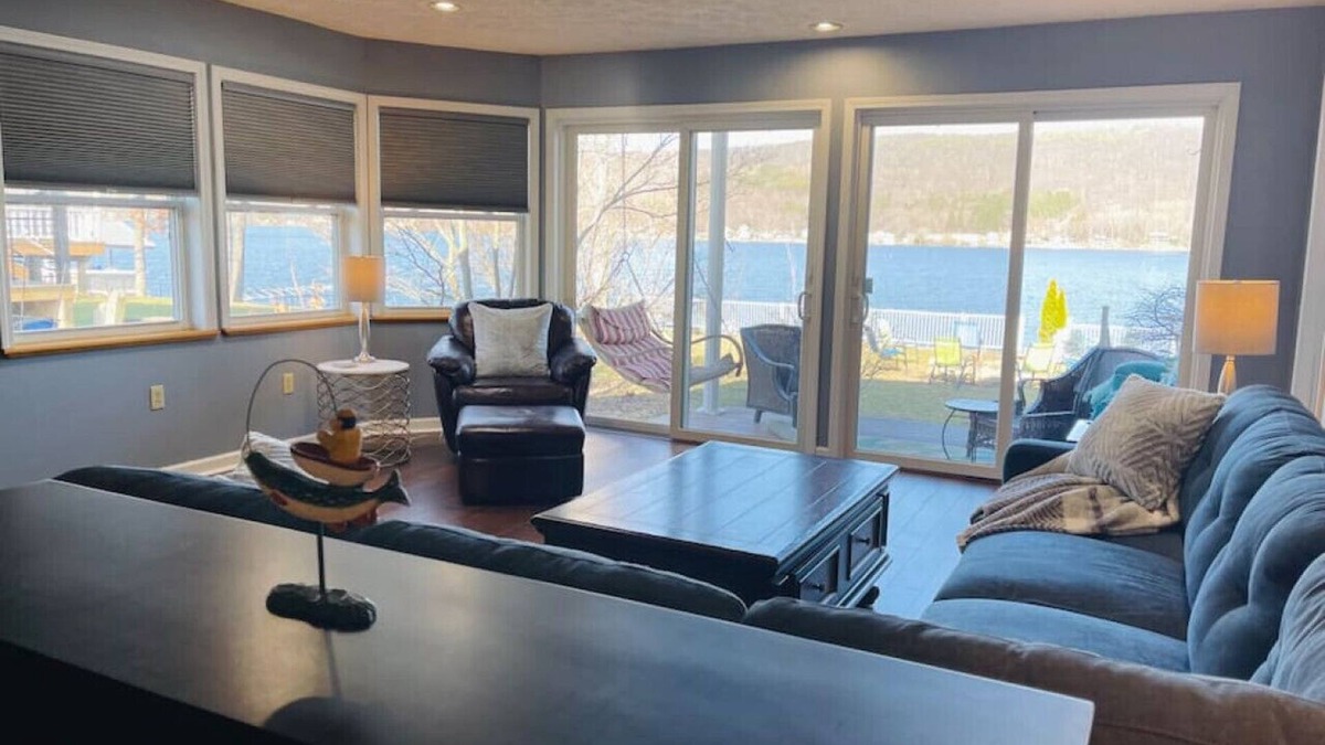Hammondsport House | Charming Lakefront Cottage w/Private Dock+Fire Pit