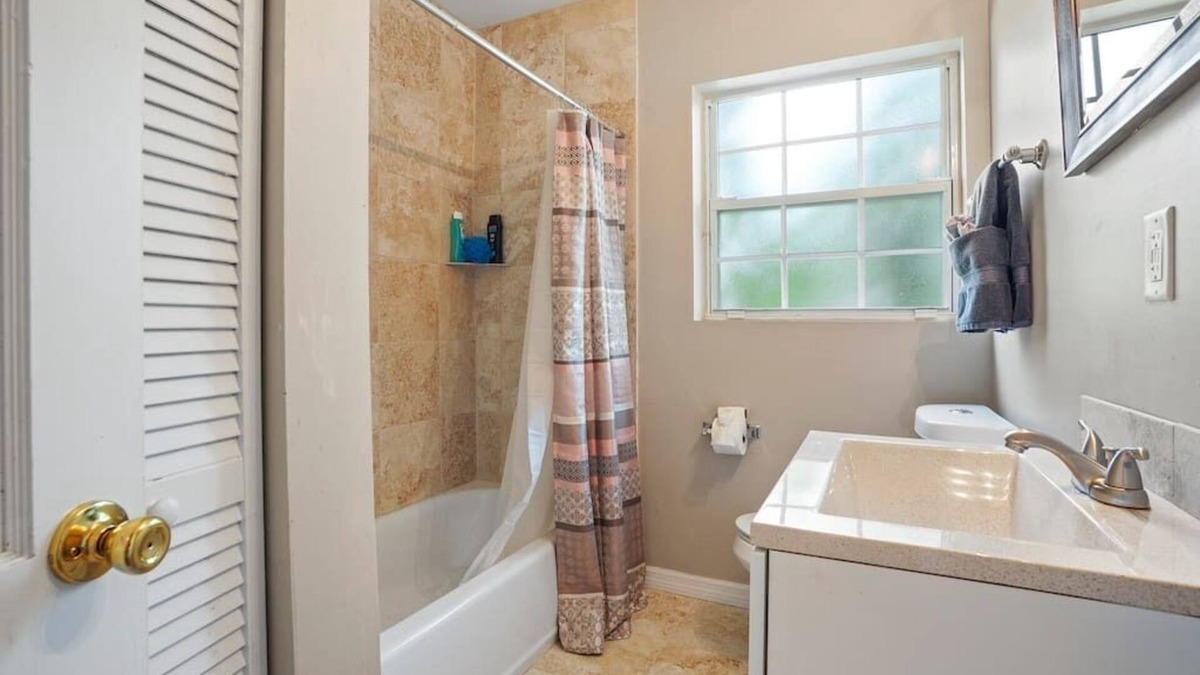 Lakeshore South House | ~Charming Lakeshore Home, 3 Bedrms, Nr NAS Jax~